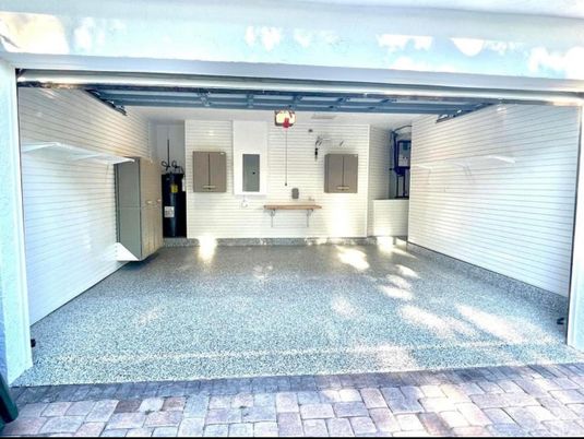 Garage, Interior