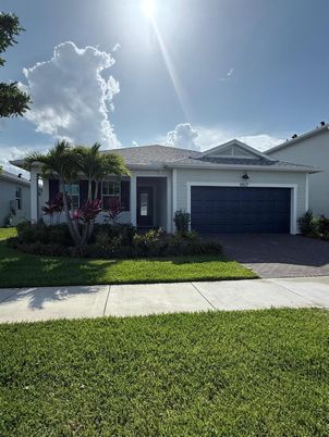 Attached, Exterior, Facade, Ranch