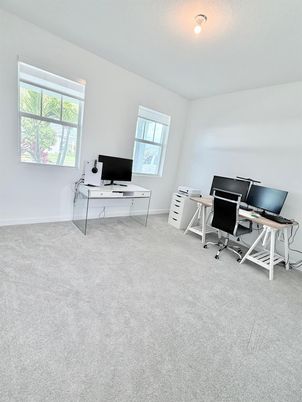 Home Office, Interior