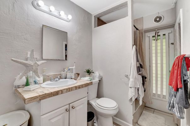 Bathroom, Interior, Tile Countertops
