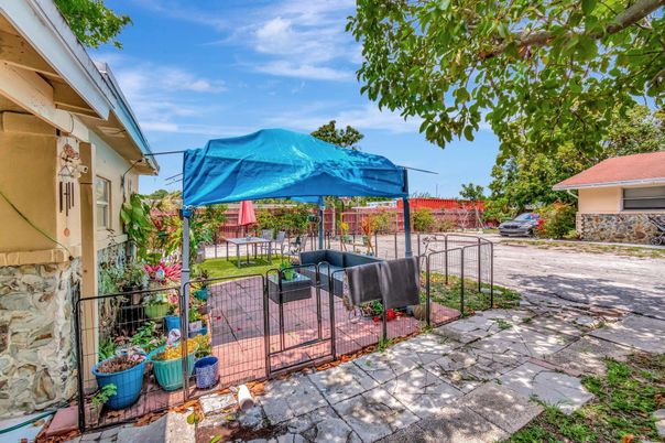 Backyard, Exterior