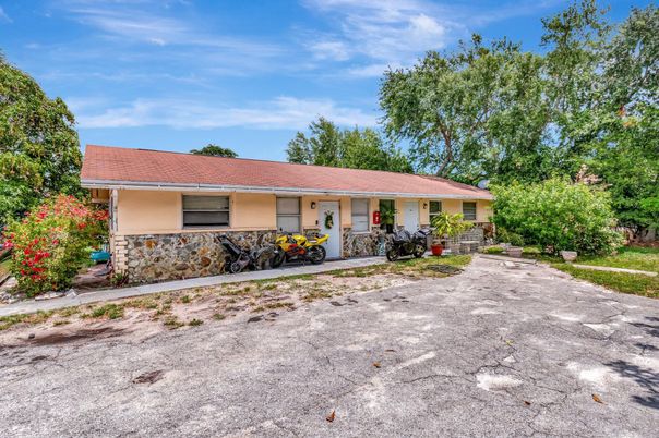 Backyard, Exterior, Facade, Ranch