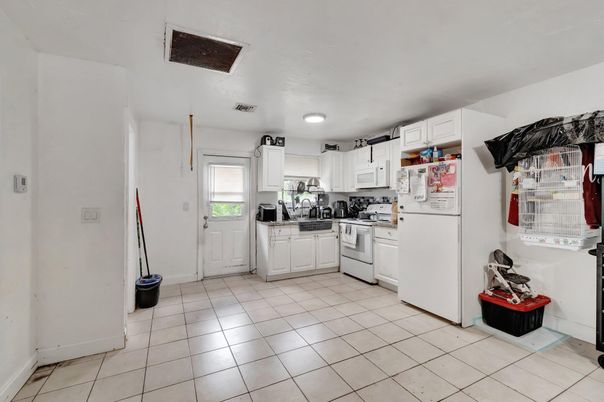 Interior, Kitchen, Recessed Lighting, Washer