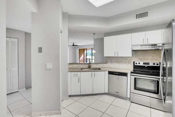 Interior, Kitchen, Pendant Lights, Stainless Steel Appliances