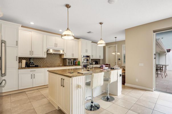 Dining room, Interior, Kitchen, Pendant Lights, Recessed Lighting, Stainless Steel Appliances
