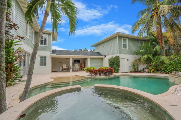 Exterior, Pool