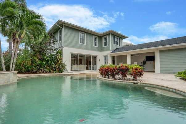Exterior, Pool