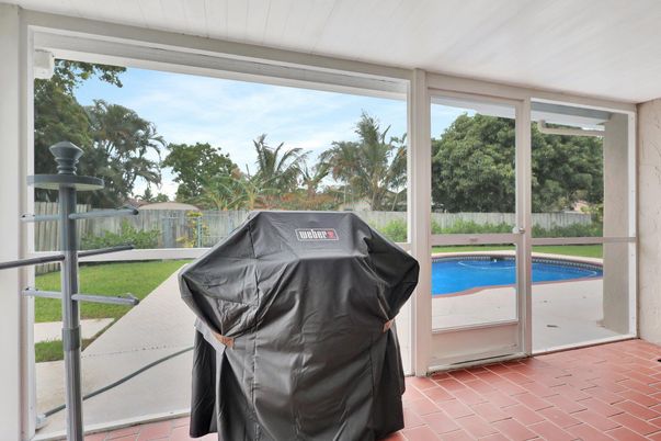 Interior, Pool, Sun Room