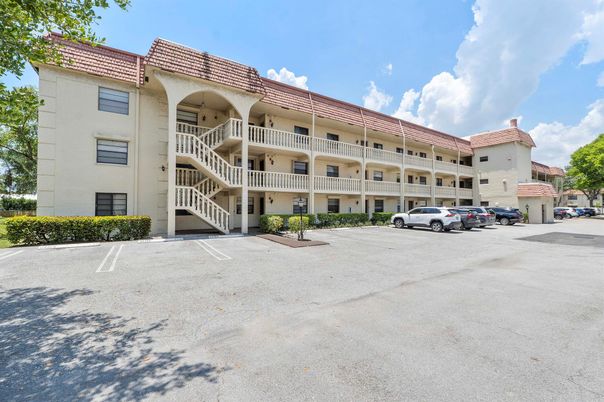Exterior, Facade, Condo Building
