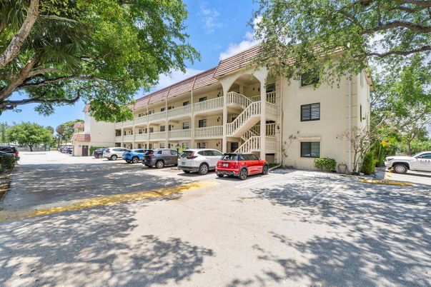 Exterior, Facade, Condo Building