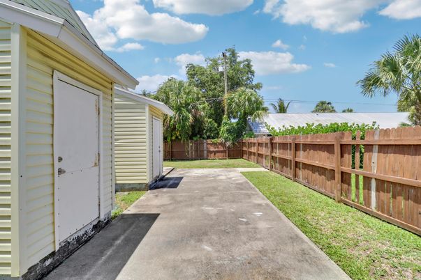 Backyard, Exterior
