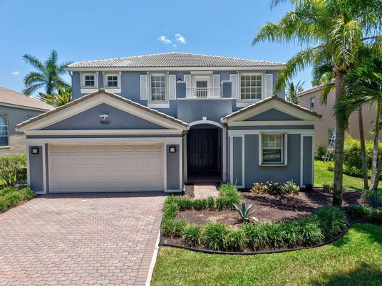 Attached, Exterior, Facade, Mediterranean