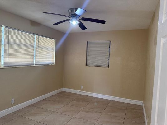 Empty room, Interior