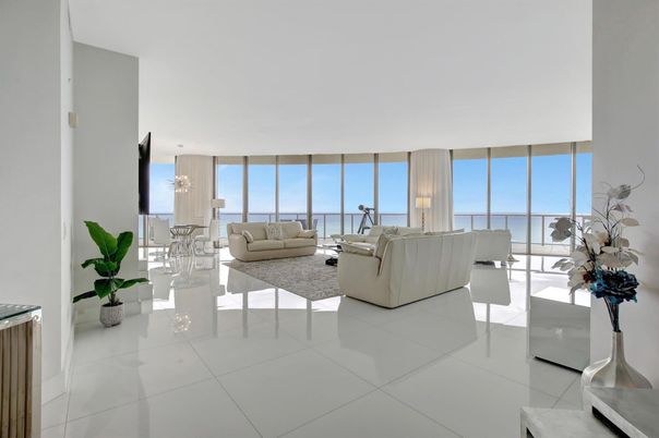 Chandelier, Dining room, Interior, Living room, Water