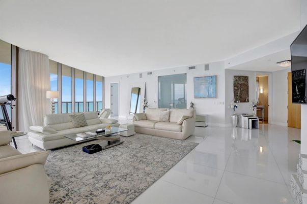 Interior, Living room, Water