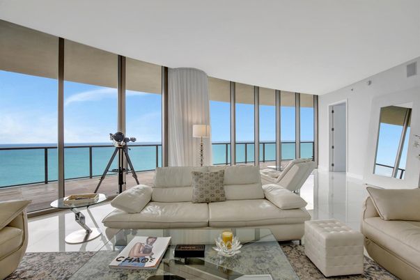 Interior, Living room, Water