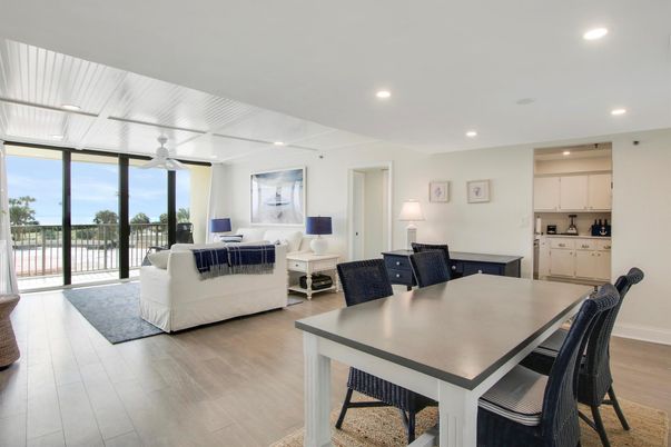 Dining room, Interior, Living room, Recessed Lighting, Wood Texture Flooring