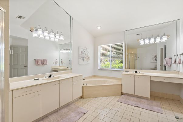 Bathroom, Dual Sink Vanities, Interior, Recessed Lighting
