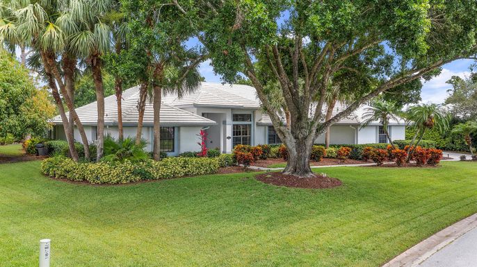 Backyard, Exterior, Facade, Ranch