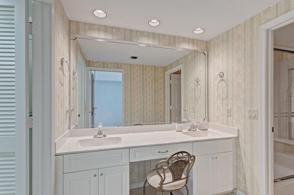Bathroom, Interior, Recessed Lighting