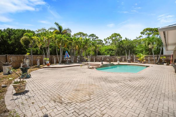 Exterior, Pool