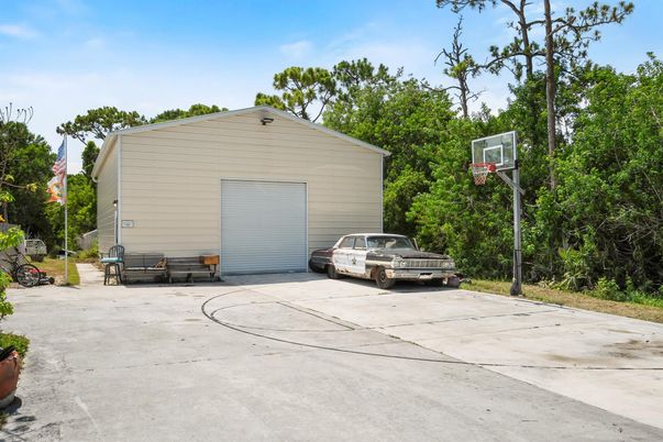 Detached Garage, Exterior