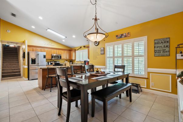 Dining room, Interior, Kitchen, Pendant Lights, Recessed Lighting, Stainless Steel Appliances