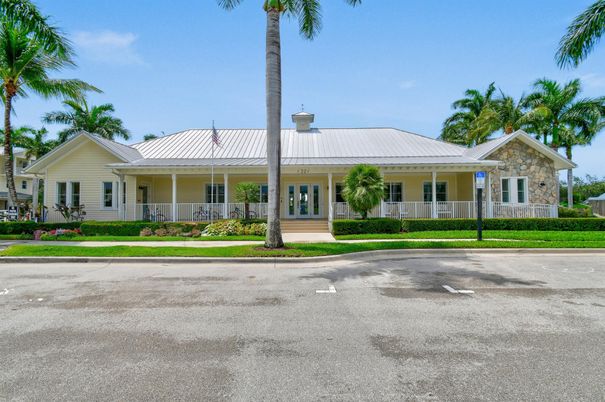 Exterior, Facade, Ranch