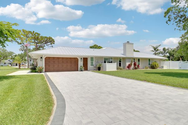 Attached, Backyard, Exterior, Facade, Brick Facade, Ranch