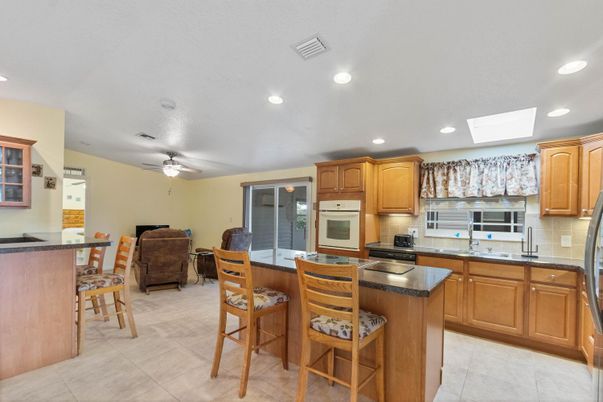 Dining room, Interior, Kitchen, Recessed Lighting