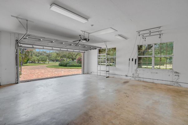 Garage, Interior