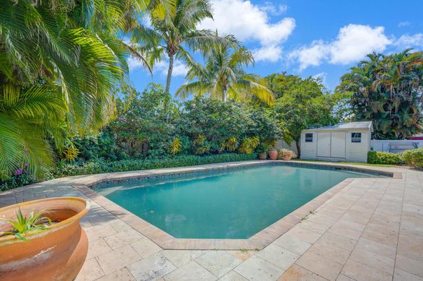 Exterior, Pool