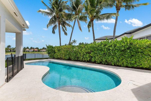 Exterior, Pool, Water