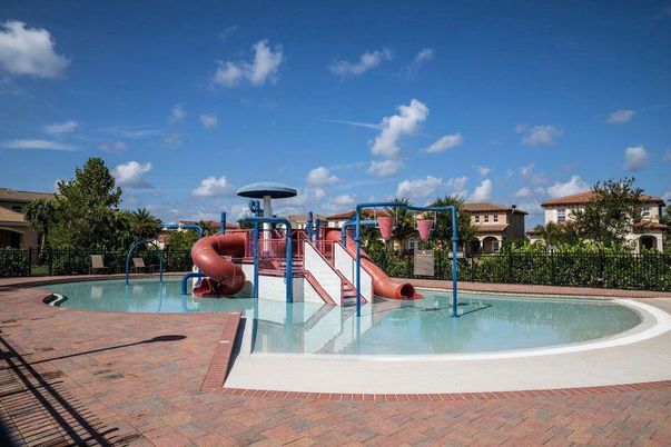 Exterior, Playground, Pool