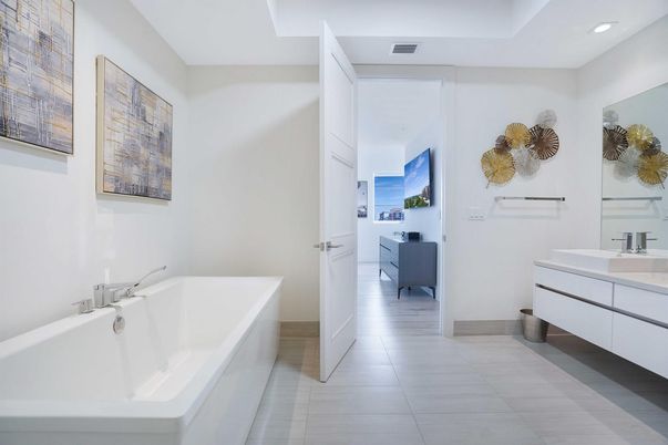 Bathroom, Dual Sink Vanities, Interior, Recessed Lighting