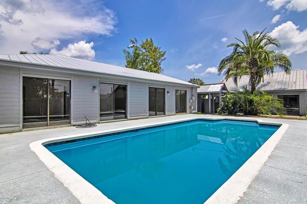 Exterior, Pool