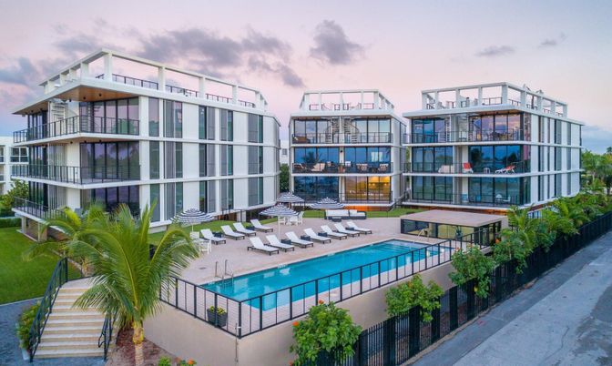 Exterior, Pool