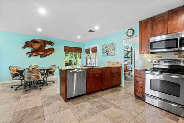 Dining room, Interior, Kitchen, Recessed Lighting, Stainless Steel Appliances