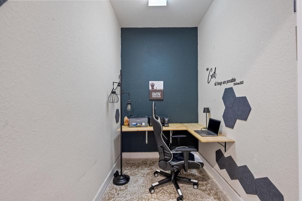 Home Office, Interior
