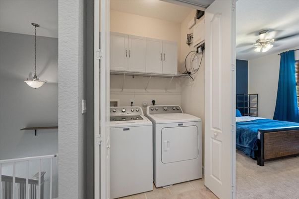 Bedroom, Interior, Pendant Lights, Utility Closets, Washer