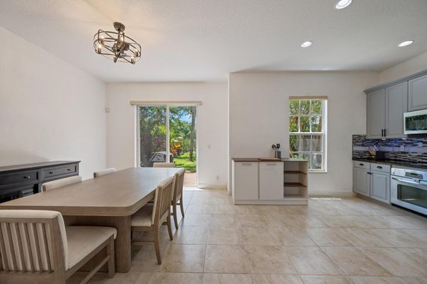 Chandelier, Dining room, Interior, Kitchen, Recessed Lighting