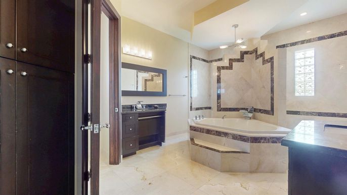 Bathroom, Dual Sink Vanities, Interior, Recessed Lighting