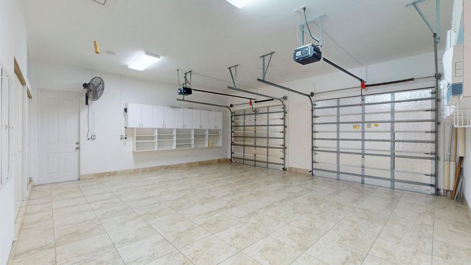 Garage, Interior