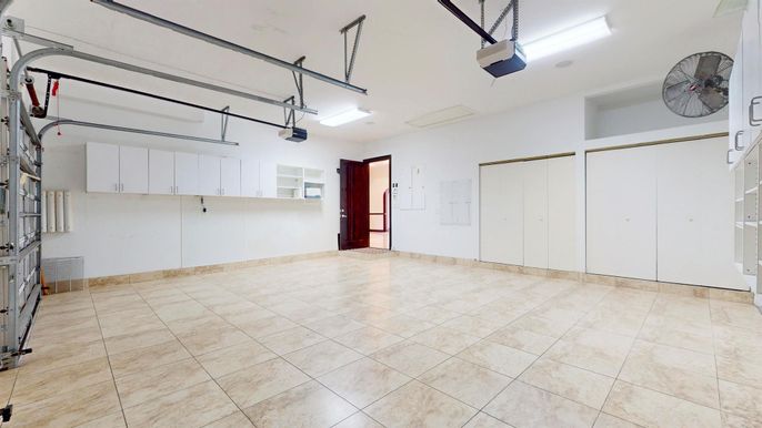 Garage, Interior