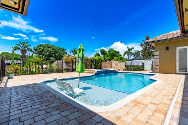 Exterior, Pool