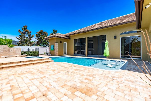 Exterior, Pool
