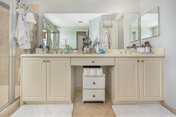 Bathroom, Dual Sink Vanities, Interior, Recessed Lighting