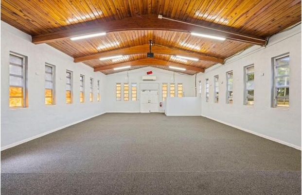 Empty room, Interior, Wooden Beams, Wooden Ceilings
