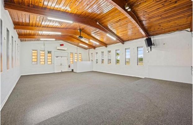 Empty room, Interior, Wooden Beams, Wooden Ceilings