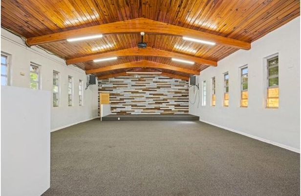 Empty room, Interior, Wooden Beams, Wooden Ceilings
